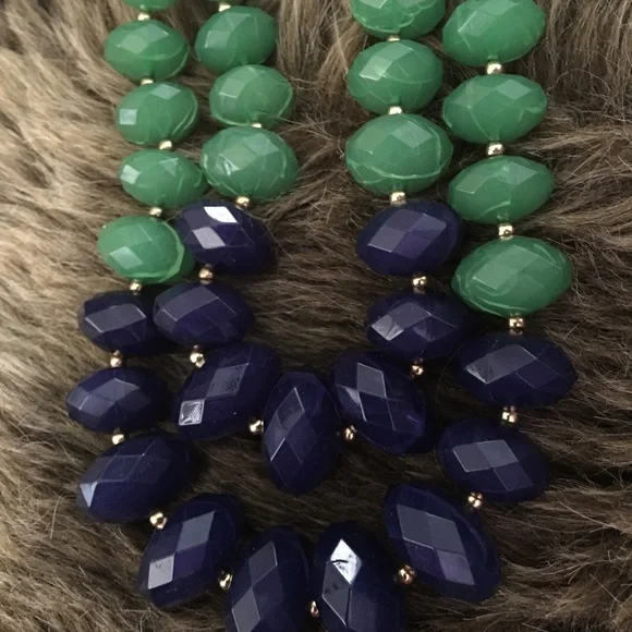 Layered large faceted plastic bead necklace - Picture 6 of 8